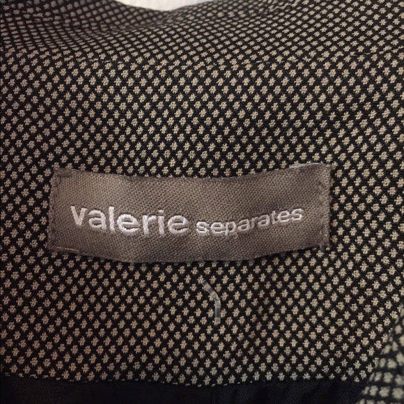 Valerie separates blazer - Picture 2 of 3